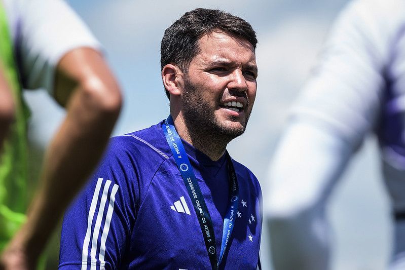 Larcamón comanda primeiro teste do Cruzeiro na temporada