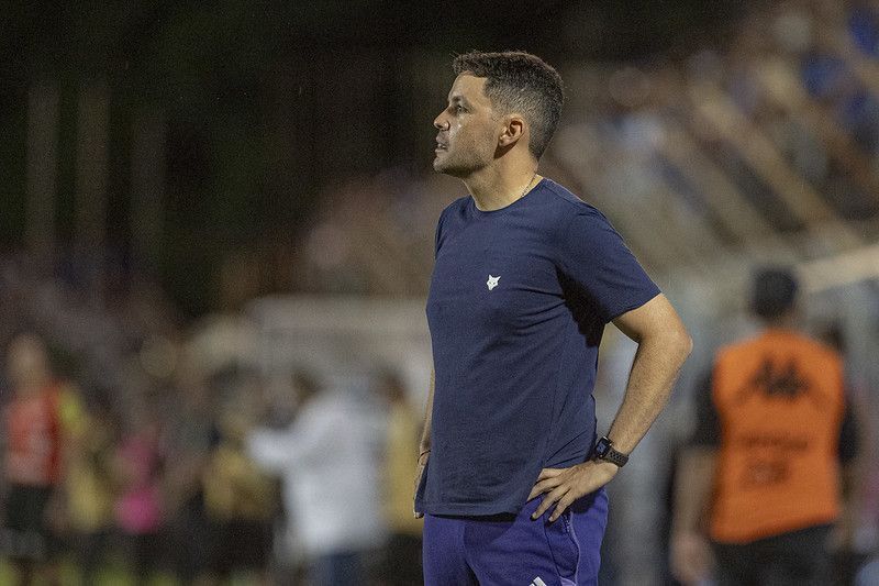 Larcamón revela dificuldades no Cruzeiro e comemora recuperação no Mineiro
