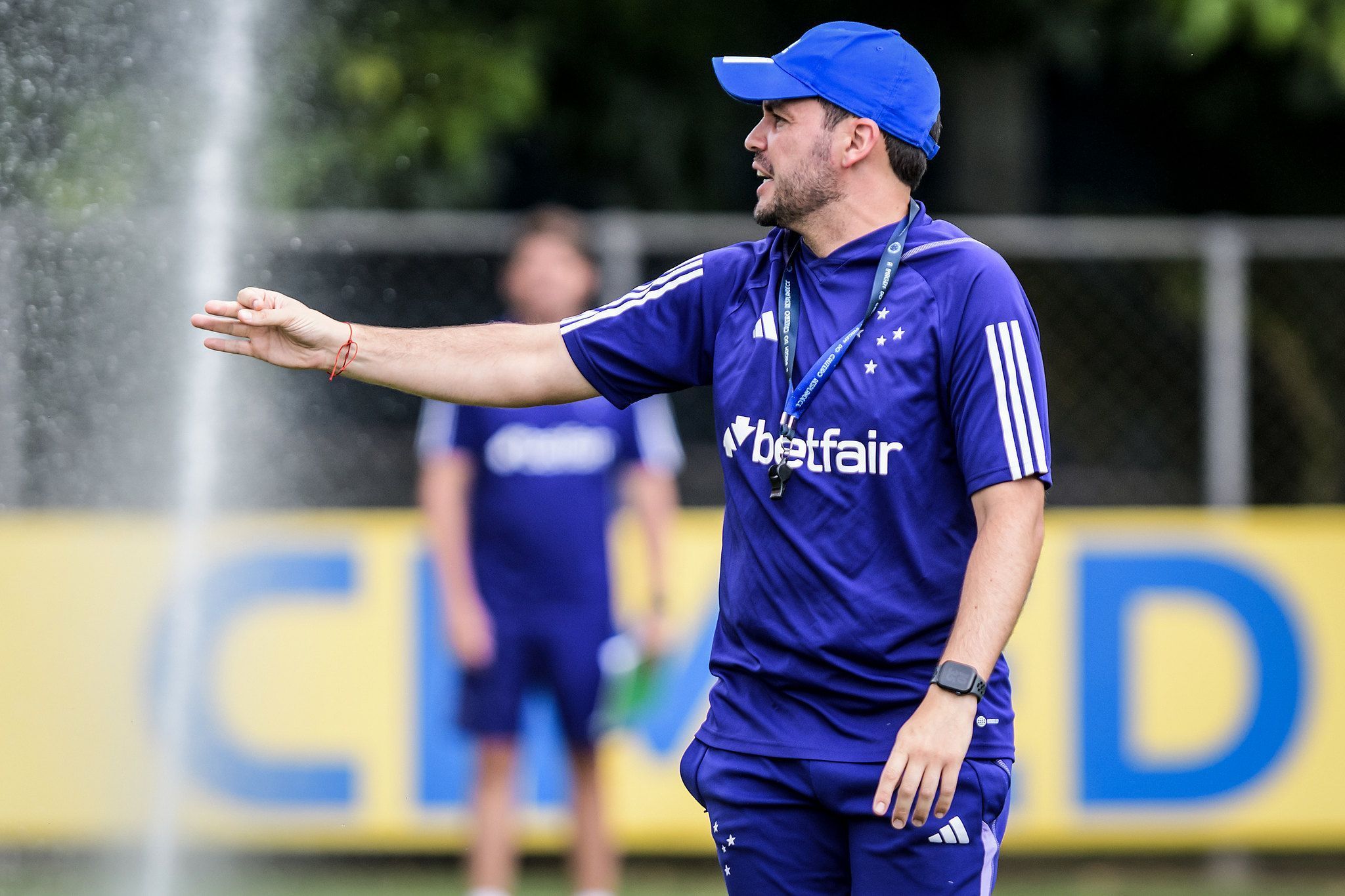 Larcamón ganha reforço no Cruzeiro na semana de clássico com o Atlético