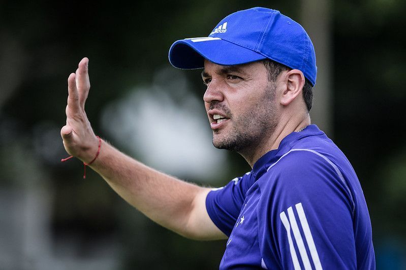 Larcamón prepara novidades na escalação para estreia do Cruzeiro; veja time provável