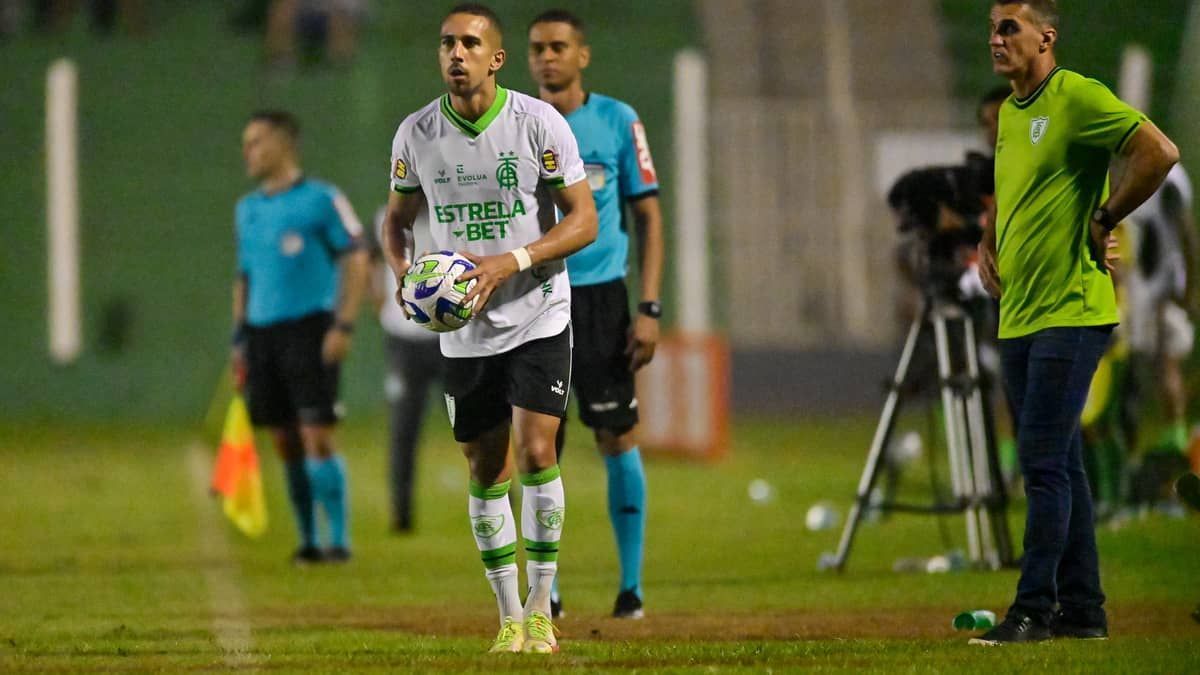América: Nicolas ressalta concorrência por titularidade na lateral