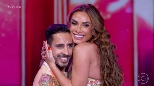 Nicole Bahls se apresenta na fase "mata-mata"