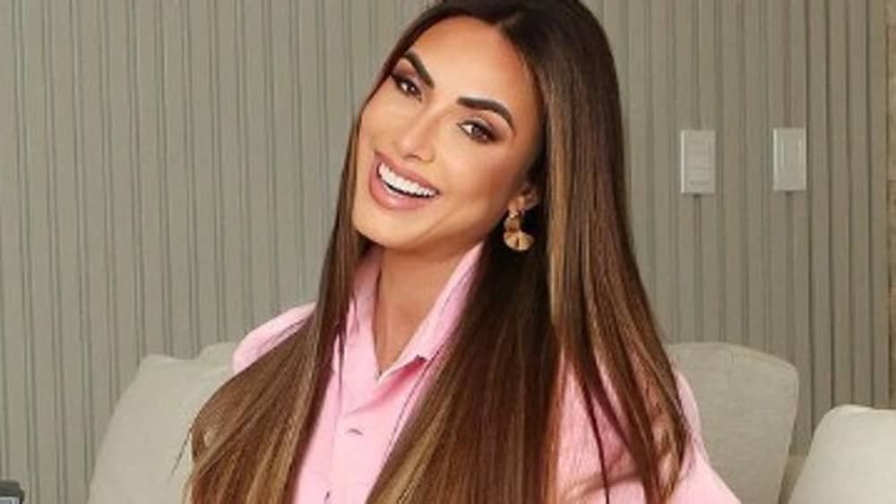 Nicole Bahls faz homenagem inusitada a Luciano Huck e Angélica