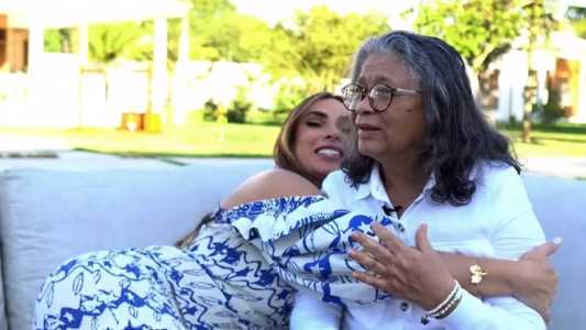 Nicole Bahls recebeu Marlene Mattos em sua casa