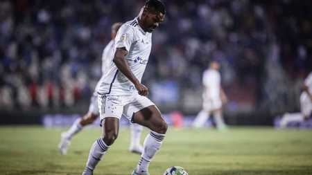 Nikão perdeu espaço desde a chegada de Pepa no Cruzeiro