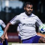 Diretor explica planos do Cruzeiro para Nikão, reintegrado após um mês 'afastado'