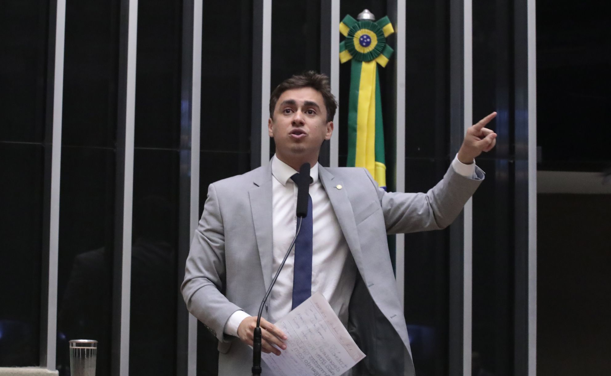Justiça dá 48h para X apagar post em que Nikolas associa o PT ao tráfico