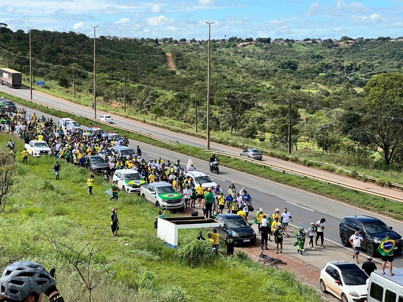 Caminhada de Nikolas ganha adesão na reta final e impacta trânsito na BR-040
