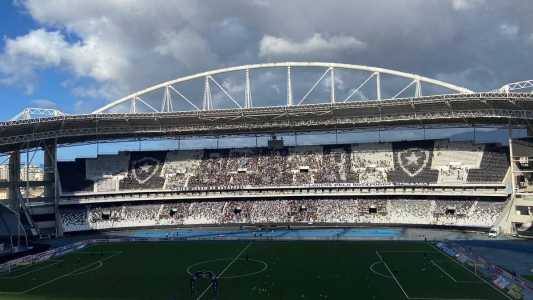 Nilton Santos pronto para receber o clássico
