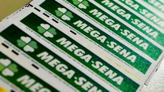 Ninguém acerta as seis dezenas e Mega-Sena acumula prêmio de R$ 135 milhões