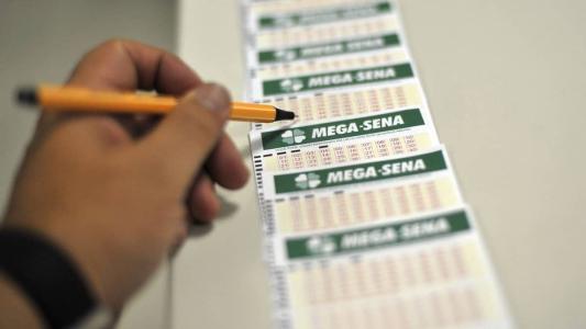 Ninguém acertou as seis dezenas sorteadas na Mega-Sena neste sábado (15)