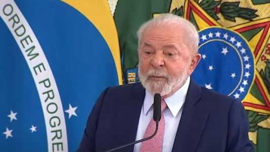 "Ninguém está pedindo um absurdo", diz Lula ao criticar juros altos.