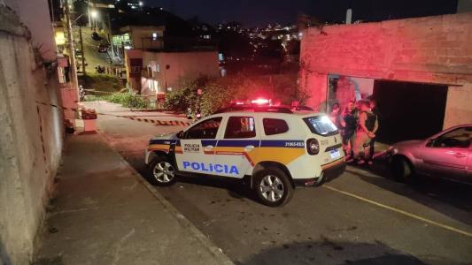 Alvo dos disparos teria sido expulso de casa por criminosos