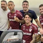 Nino posta foto com ex-jogadores do Fluminense na Seleção e brinca: 'Mario Bitcoin tem um plano'