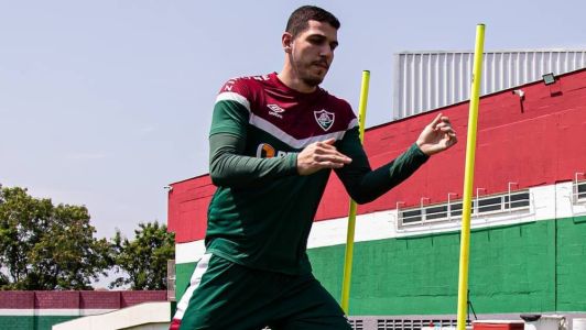 Nino já treina no campo com todo elenco do Fluminense