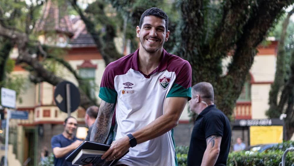 Zenit anuncia a contratação do zagueiro Nino, do Fluminense