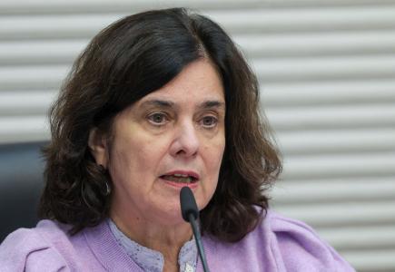 Pressionada, ministra da Saúde troca chefe de gabinete com aval do Planalto | CNN Brasil