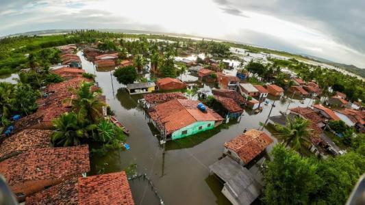 Nível da água começa a baixar após fortes chuvas em Alagoas; mais de 24 mil ficam desalojados ou desabrigados.