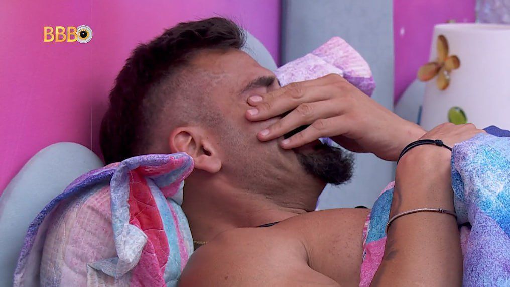 BBB 24: madrugada tem desmaio, intriga com Vanessa Lopes e choro