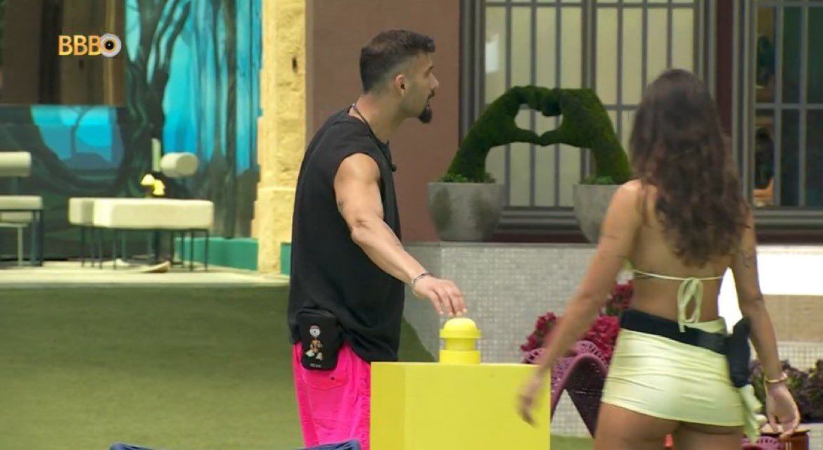 BBB 24: Nizam aperta botão misterioso, chama três brothers e vai para o quarto amarelo