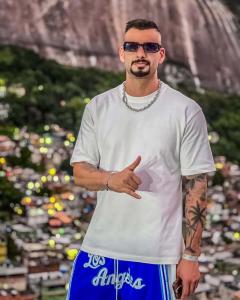 Nizan é influenciador e repórter