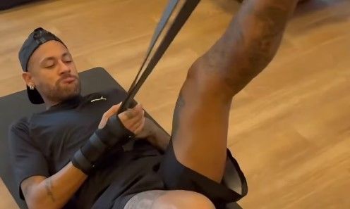 Cortado da Seleção, Neymar publica vídeo em recuperação de lesão