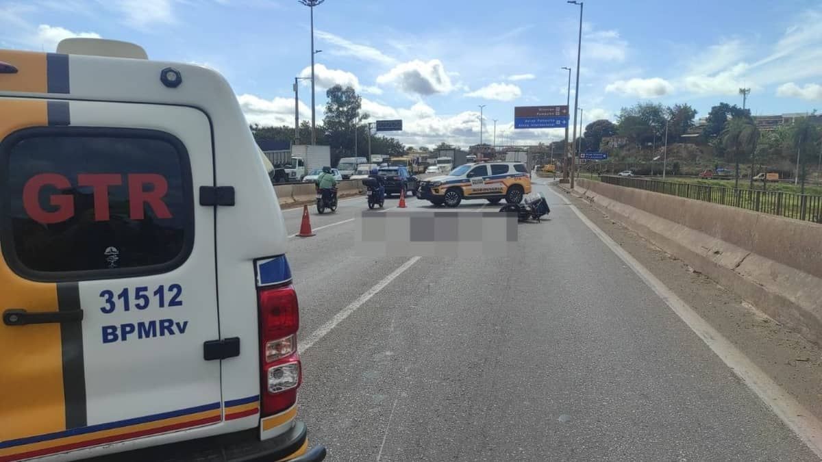Motociclista morre atropelado por carreta no Anel Rodoviário