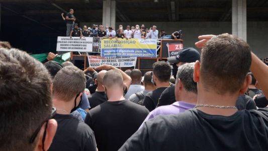 No ano passado, policiais fizeram manifestações por recomposição salarial