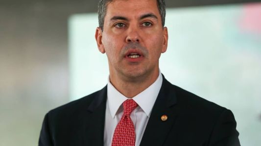 No Brasil, presidente eleito do Paraguai diz que não há alternativa ao dólar como moeda de reserva.