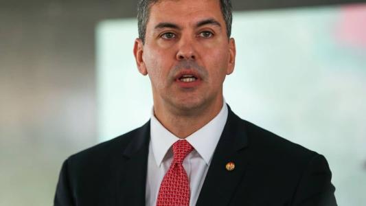 No Brasil, presidente eleito do Paraguai diz que não há alternativa ao dólar como moeda de reserva.