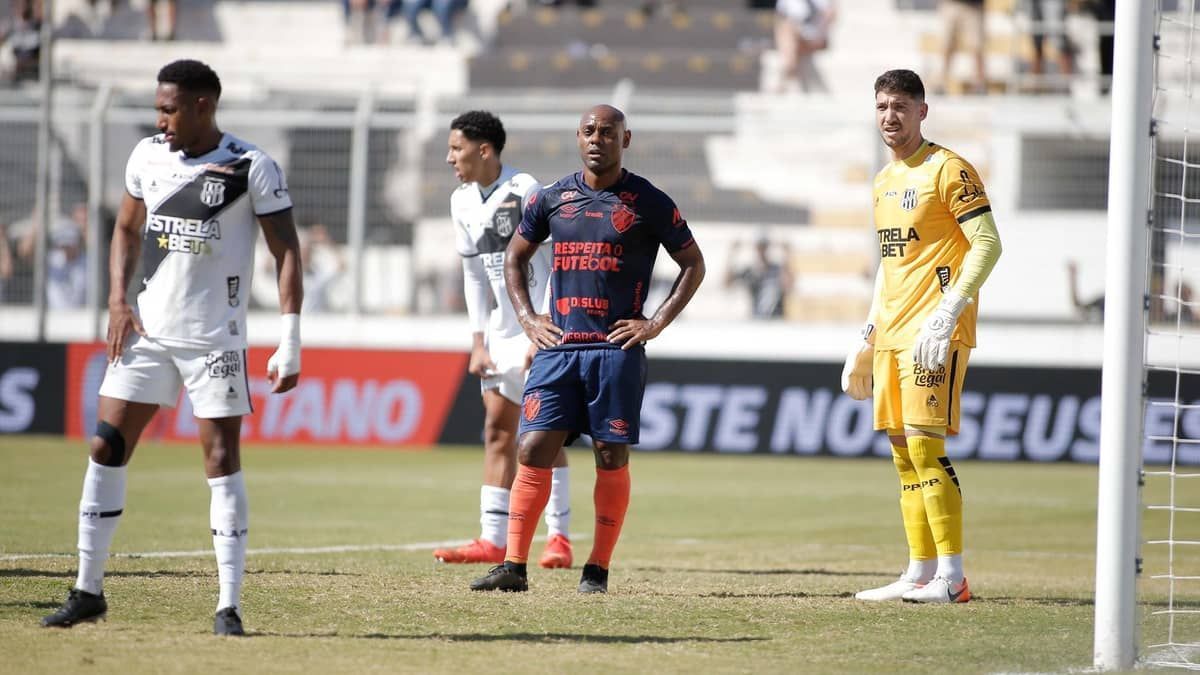 Sport desperdiça vantagem numérica, empata com a Ponte Preta e sai do G4