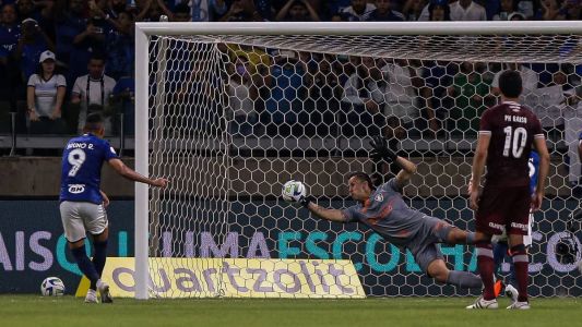 No jogo de ida do Brasileirão deste ano, Fluminense, de Fábio, venceu por 2 a 0, no Mineirão