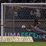 Cruzeiro busca primeira vitória contra Fábio após saída do ídolo para o Flu