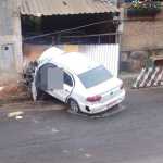 Taxista morre após bater carro em uma casa em Sabará