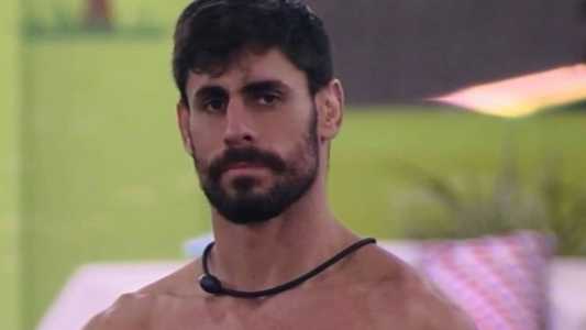 "No momento eu não percebi que eu podia estar passando dos limites", declarou o lutador de MMA