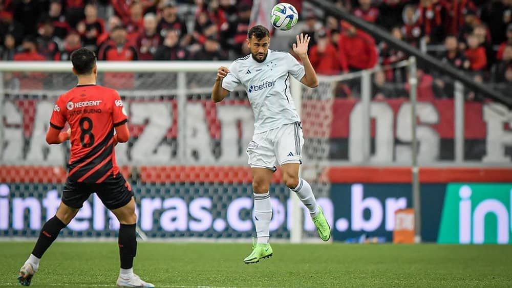 Cruzeiro x Athletico-PR: prováveis escalações para jogo do Brasileirão