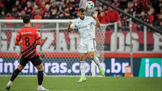 No primeiro turno, Athletico-PR e Cruzeiro empataram por 3 a 3, em Curitiba