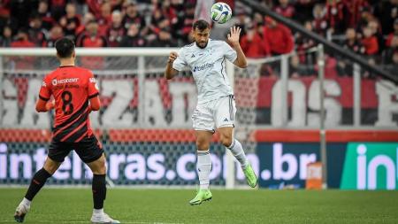 No primeiro turno, Athletico-PR e Cruzeiro empataram por 3 a 3, em Curitiba