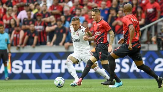 No primeiro turno do Brasileirão, o Athletico venceu o Flamengo por 2 a 1 em Curitiba
