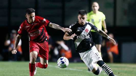 No primeiro turno, vitória do Athletico por 2 a 0, em São Januário
