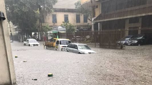 No Rio de Janeiro, o temporal provocou alagamentos e provocou o acionamento de mais de cem sirenes