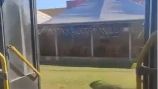 No trecho onde o ônibus circula,  tem vias, como a Fernão Dias, que permitem velocidade acima de 100 km/h