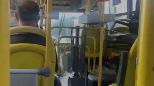 No veículo  da linha 1404C os problemas são vários e parece que somente a roleta funciona normalmente
