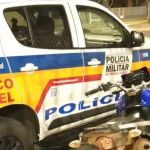 Ladrões furtam moto de prefeitura para ir em boate adulta, batem em viatura e são presos