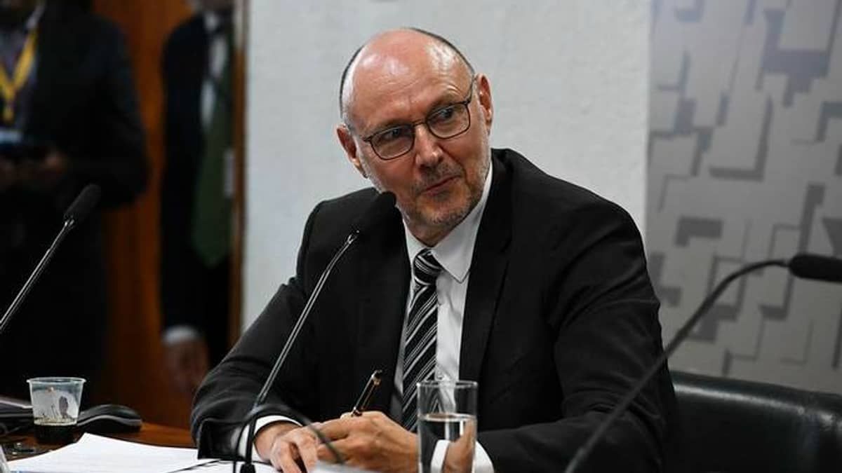 Lula nomeia Luiz Fernando Corrêa para o cargo de diretor-geral da Abin