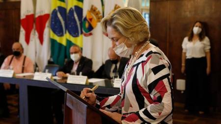 Nomeada como secretária em abril do ano passado, quando Fuad assumiu a prefeitura, Cláudia Navarro disse a interlocutores que está saindo do cargo por motivos pessoais