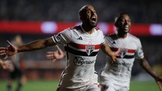 Nos braços da torcida do São Paulo, Lucas decide e elimina Corinthians na Copa do Brasil