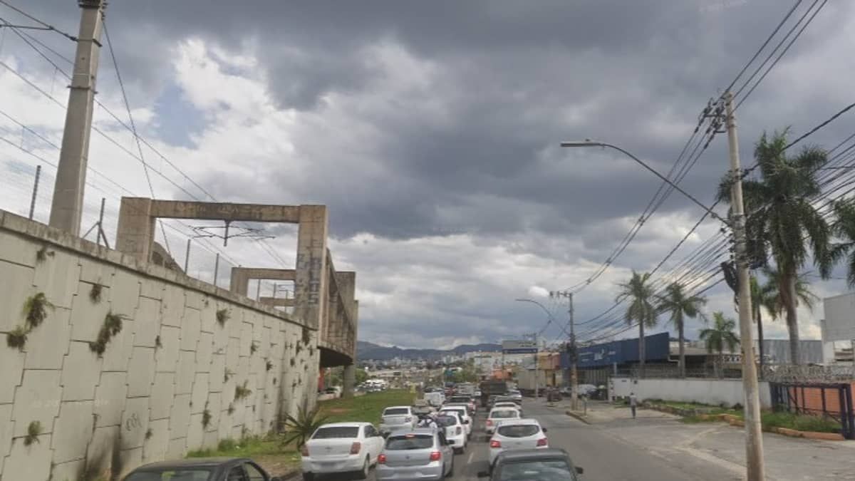 Motoristas relatam medo de assaltos em congestionamentos na Cristiano Machado, em BH 