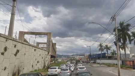 Nossa reportagem foi até a Cristiano Machado, nas proximidades do viaduto do Anel Rodoviário, ouvir os relatos de motoristas
