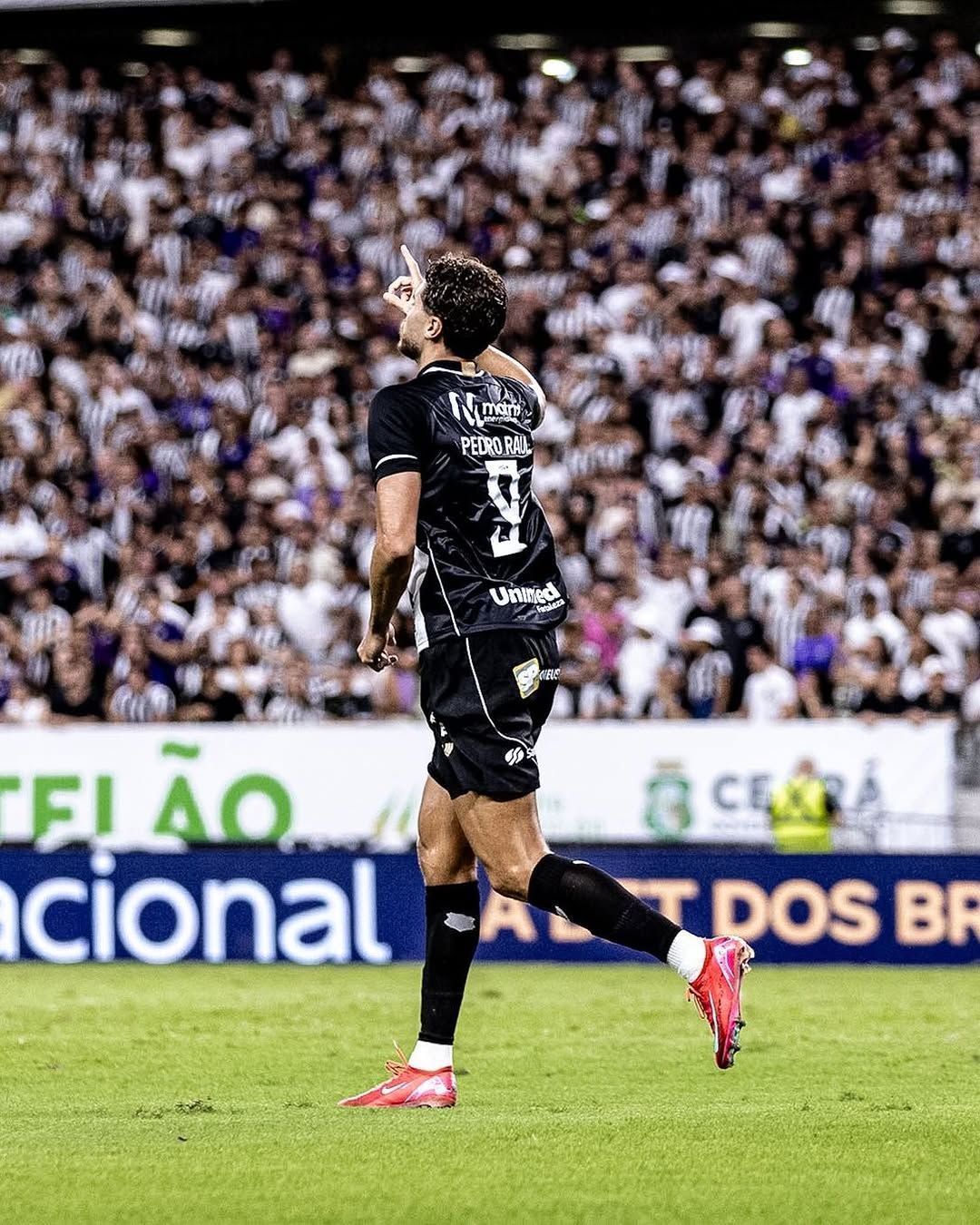 Ceará garante força em casa, vence o Grêmio e segue invicto no Brasileirão